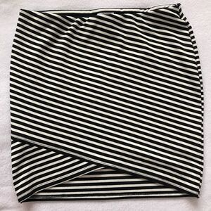 Zara Trafaluc Bodycon Skirt Size 28 Black and White